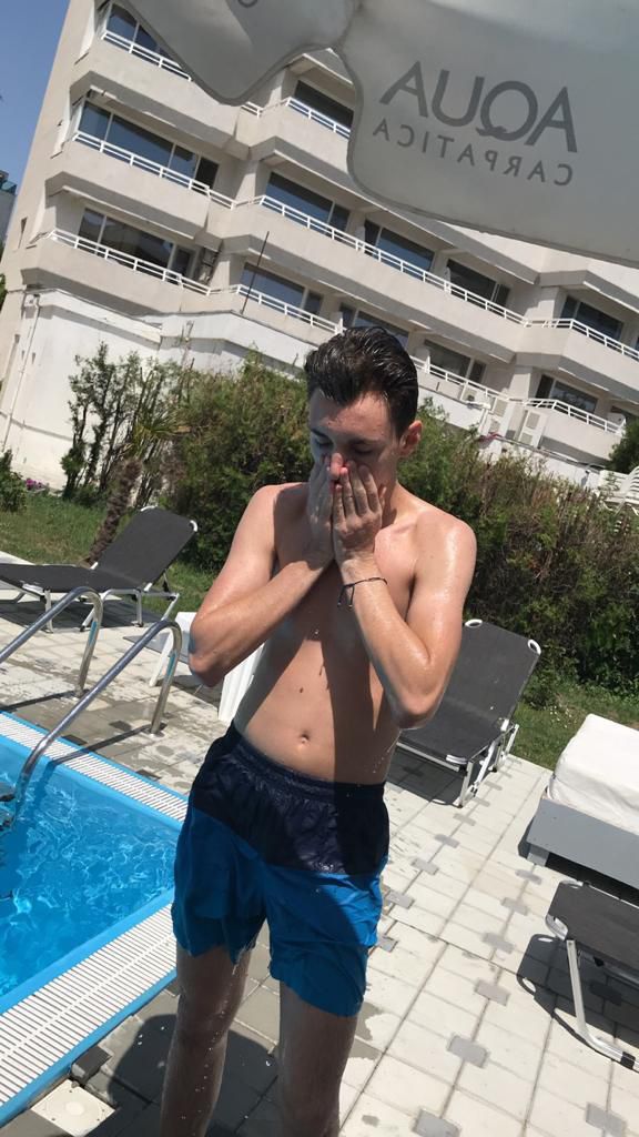 Andrei inainte sa inceapa sala